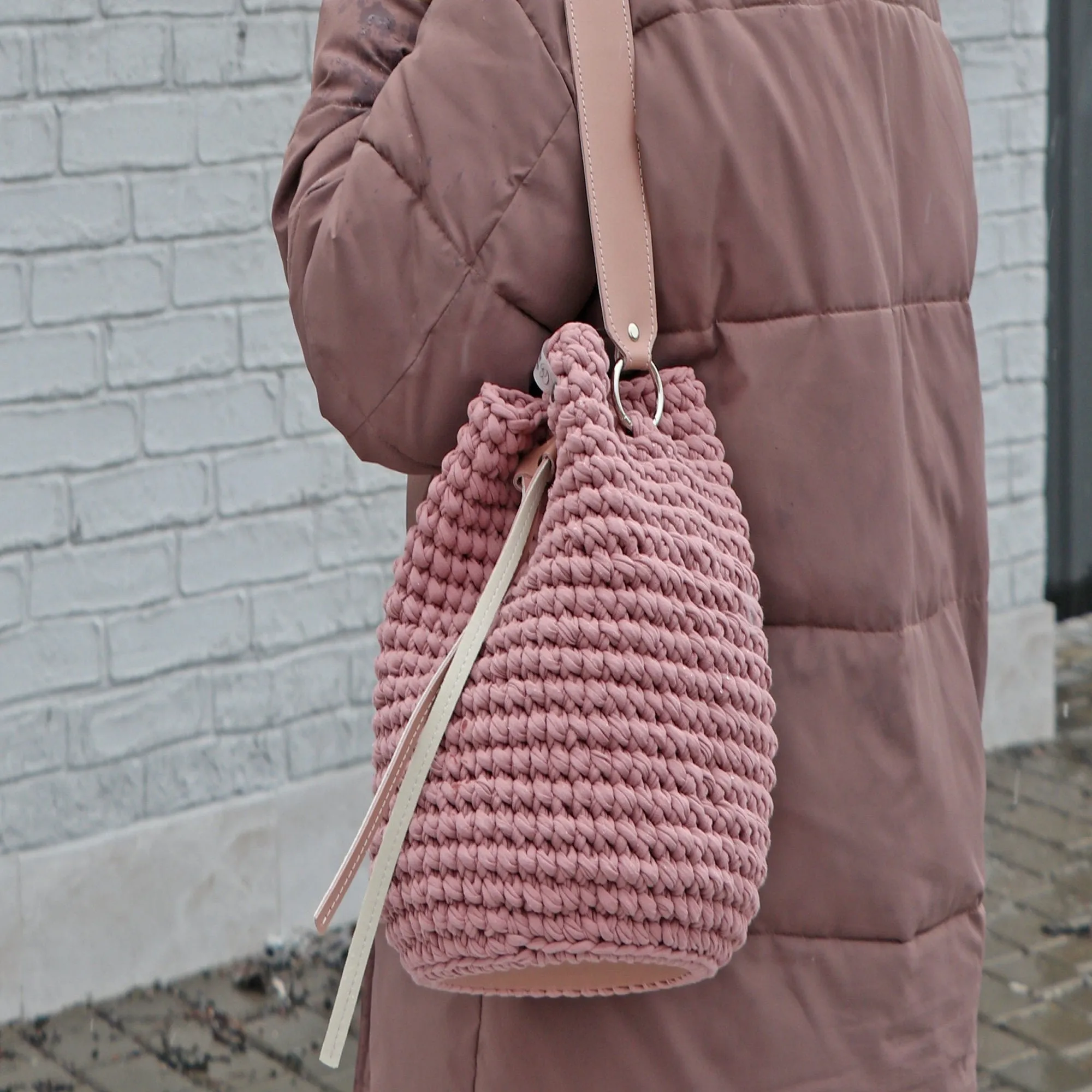 Crochet Bucket bag pattern, US standard terms, Skill level beginner