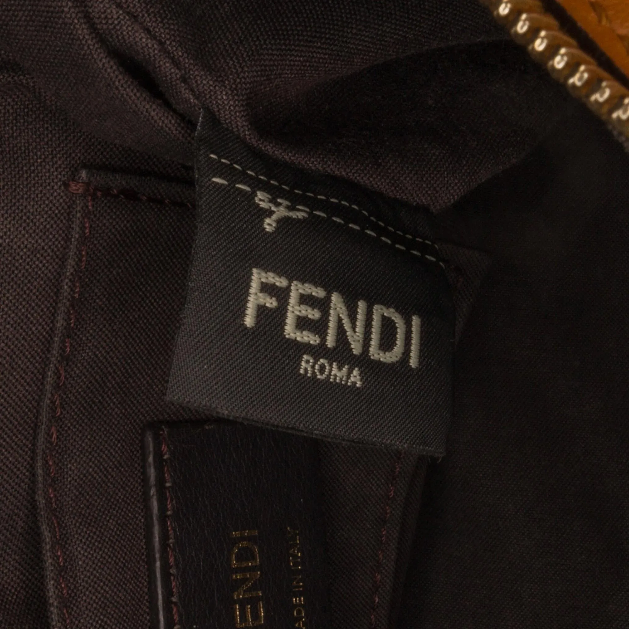 Fendi FF Logo Zucca Crossbody Bag (SHG-Ht5sKO)