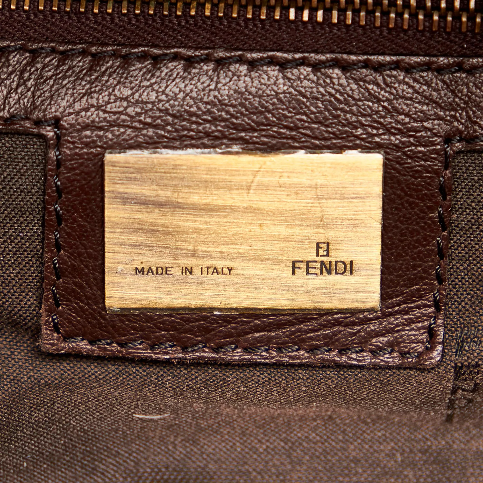 Fendi Puckered Bubble Leather Chef Shoulder Bag (SHG-29866)