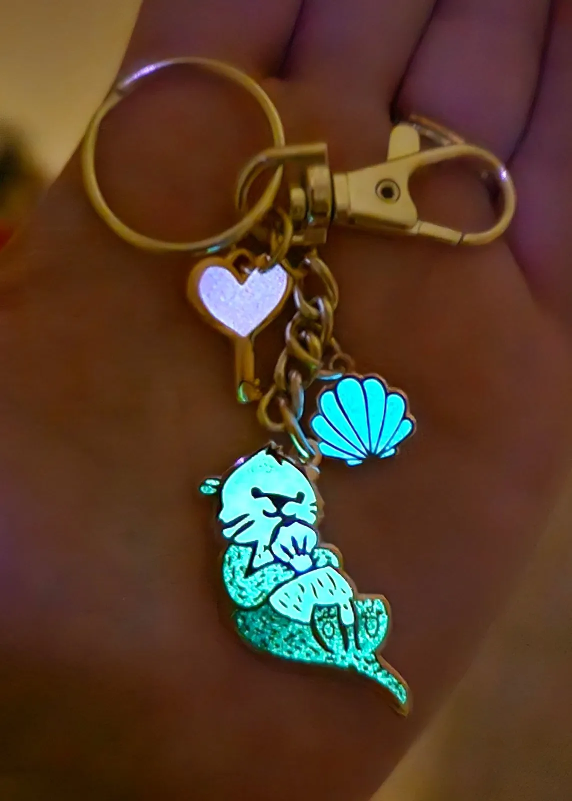 Sea Otter Enamel Keychain - White Shell - Glow-in-the-Dark