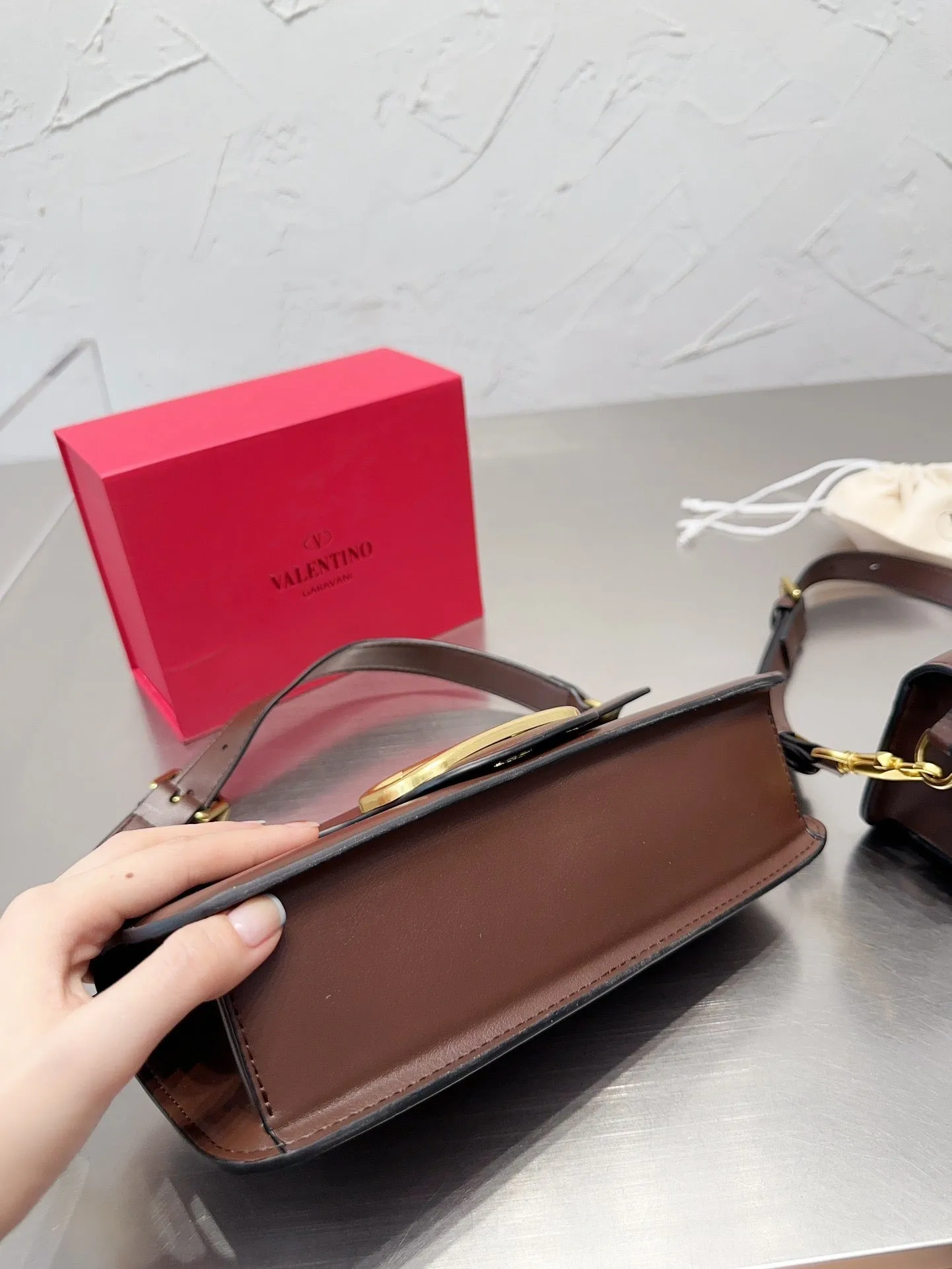 VLTN087 LOCÒ CALFSKIN SHOULDER BAG / Small/Medium