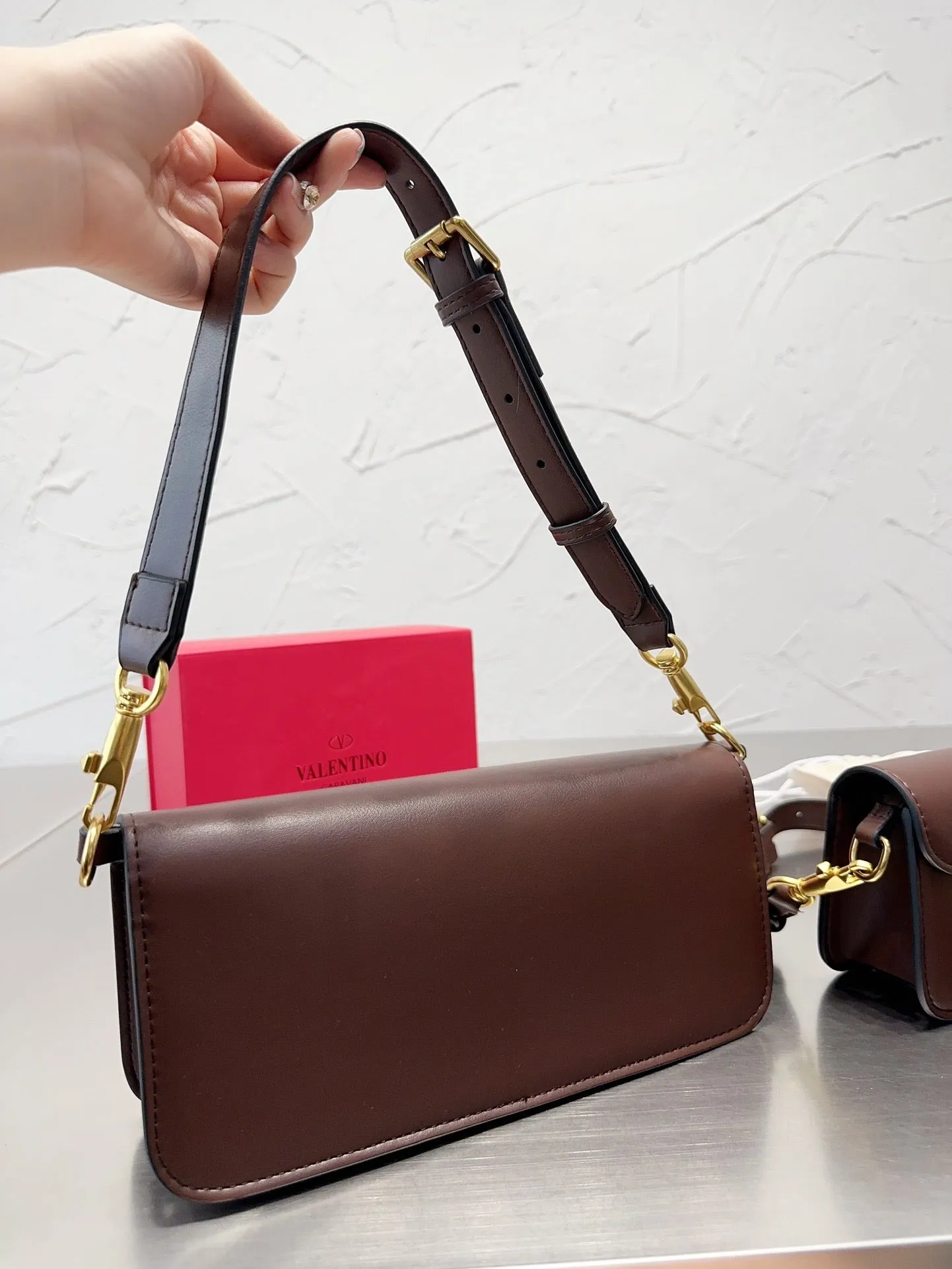 VLTN087 LOCÒ CALFSKIN SHOULDER BAG / Small/Medium