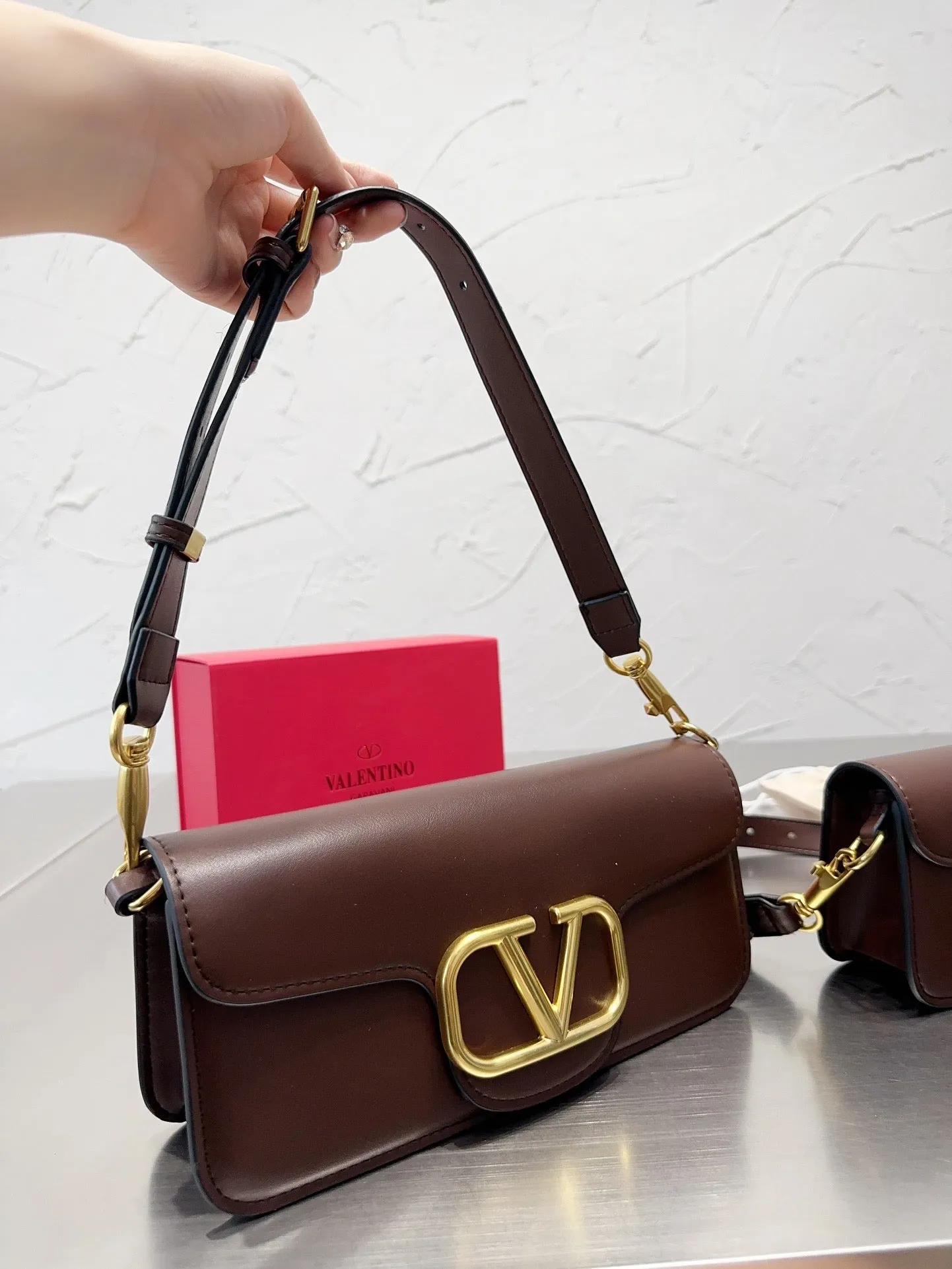 VLTN087 LOCÒ CALFSKIN SHOULDER BAG / Small/Medium